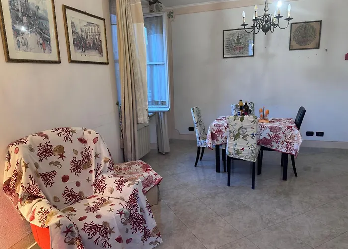 Popii Al Mare Appartamento In Villa Storica Fronte Mare Con Wifi E Aria Condizionata, Arredamenti Di Pregio E Giardino